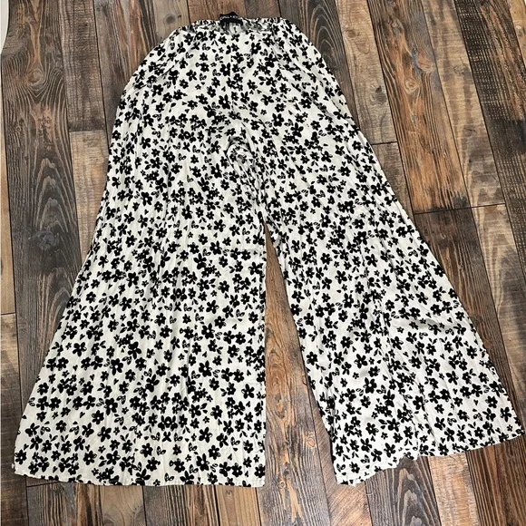 Kendall & Kylie Split Leg Palazzo Floral Pants Size Small - Picture 1 of 4